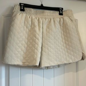 Khaki quilted shorts